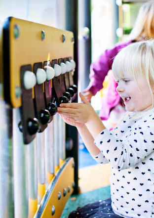 山西儿童游乐设备在玩耍时的注意事项